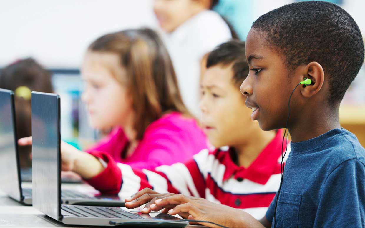 Tips for Raising Kids Effectively in a Digital Age